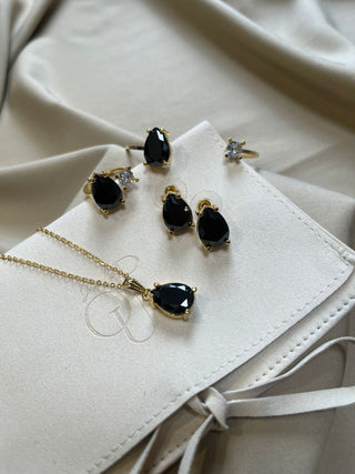 A Y R A Set of 4 in black