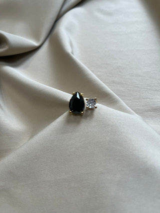 A Y R A ring in black