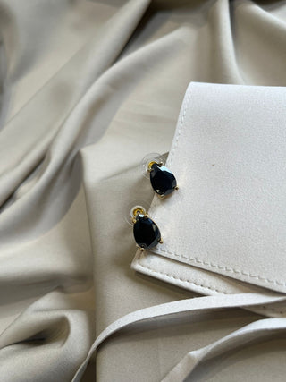 A Y R A earrings in black